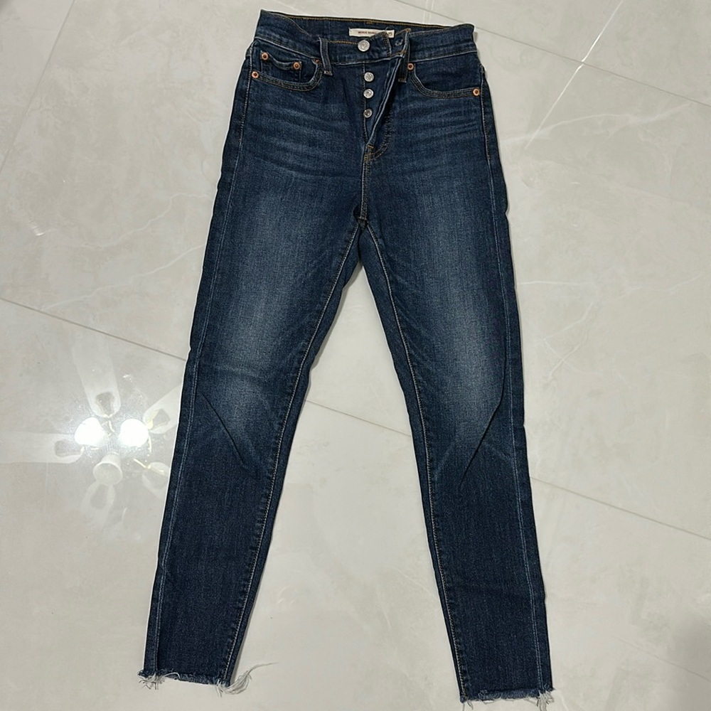 Levi wedgie straight high waisted skinny cropped jeans
